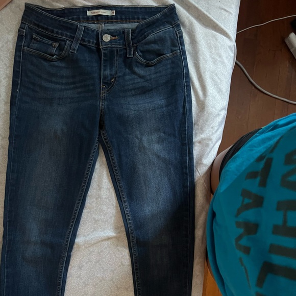 Dark Wash Levi jeans. Brand new - Picture 1 of 3